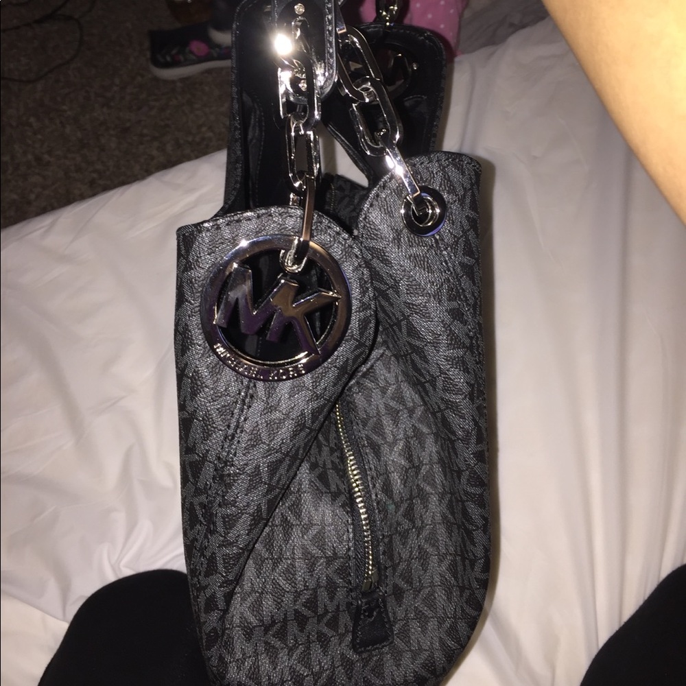 MK LARGE BLACK  FULTON SHOULDER BAG